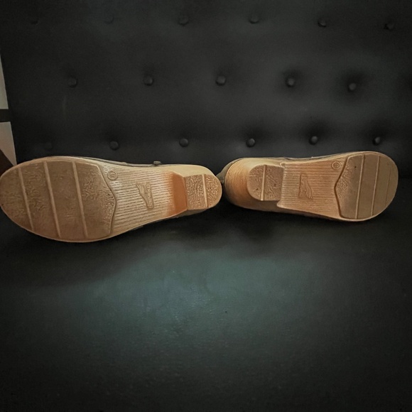 Dansko brown suede booties - Picture 3 of 3